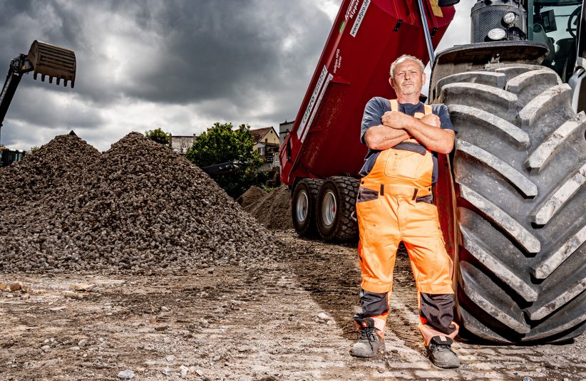 Transport von Schüttmaterial durch Cafpro Mitarbeiter