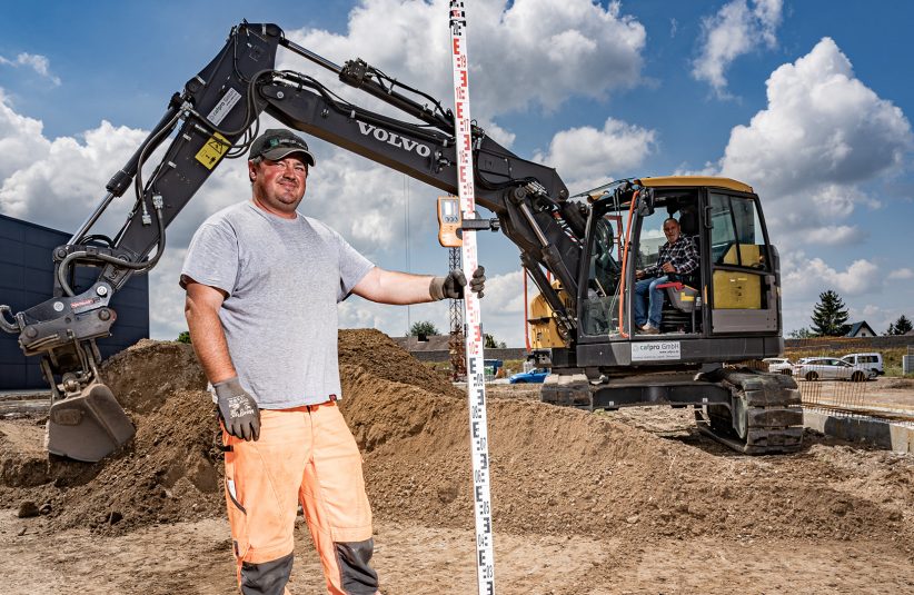 Bauvermessungen und Erdaushub mit dem Bagger